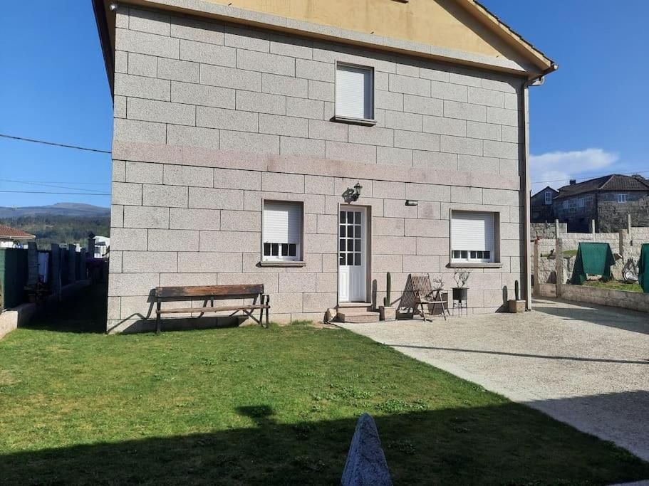 Fogar Dos Petellos, Mondariz. Buitenkant foto